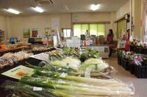 荒川直売所　店内「旬の農産物を販売」3