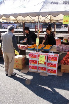 賑わう横瀬直売所