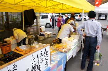 名物のしゃくし菜たい焼きや手作りまんじゅうなども販売