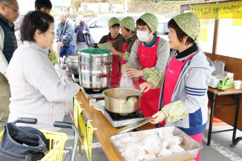 女性部加工部会がおふくろの味を販売