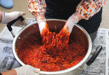 材料をよく混ぜ合わせます