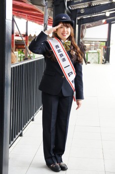 １日駅長に就任した中島さん