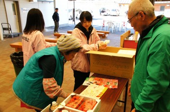 秩父産イチゴを試食でＰＲ