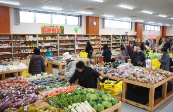 賑わう店内