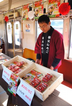 車内で秩父いちごを販売