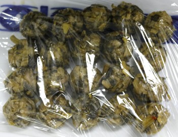 ちちぶ菜漬を刻んで油炒め(みりん・砂糖・唐辛子・だしと一緒に)した餡