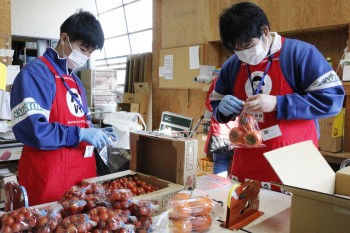 中学生が皆野直売所で職場体験