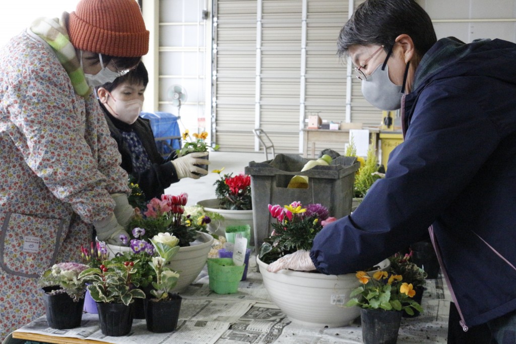 女性大学 寄せ植え講習開催